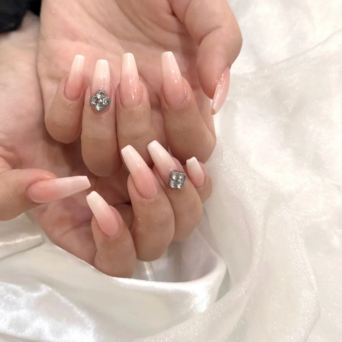 ネイル ハンドネイル ハンドケア sara : salon ELVIのネイルデザイン