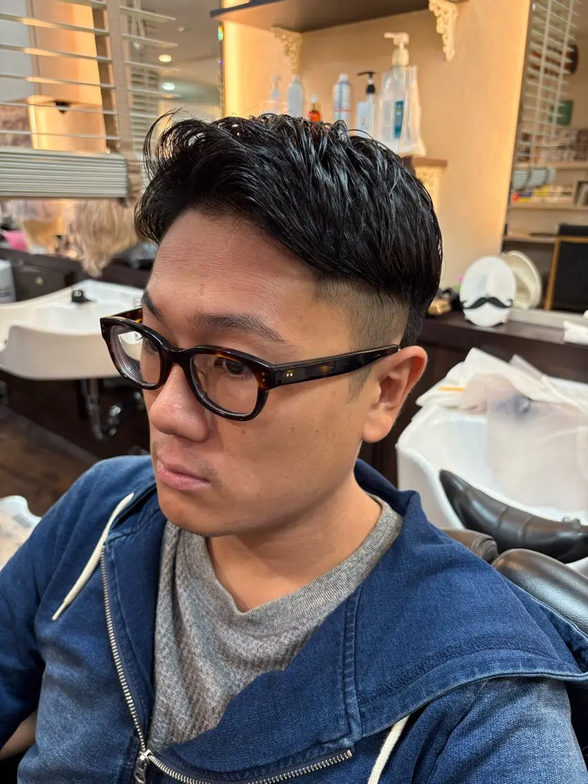 ショート メンズ ビジネス 吉田 秀斗のヘアスタイル