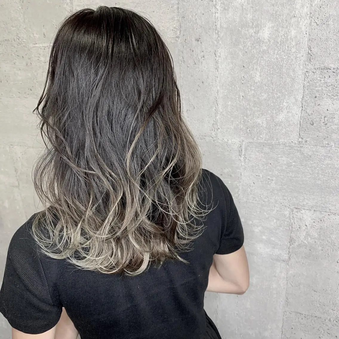 セミロング タニ ユウのヘアスタイル