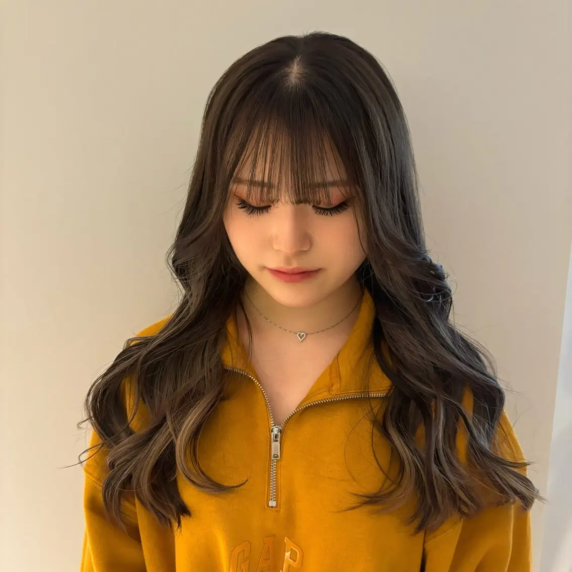 ロング カラー ブリーチ 透明感カラー グレージュ kelly.un MIUのヘアスタイル