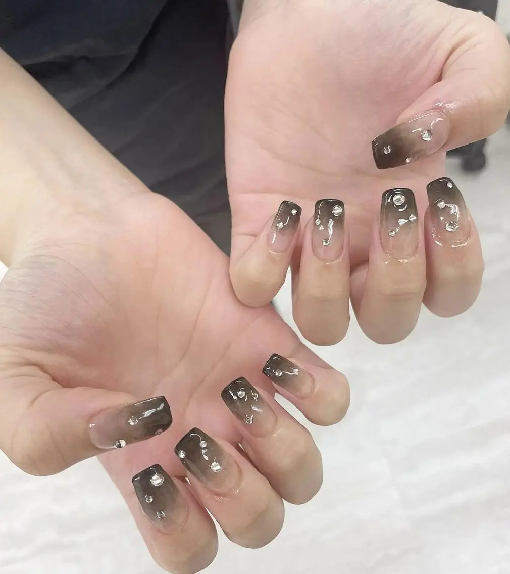 【Jr.ネイリスト】カラーグラデーション(黒色のみ)の写真