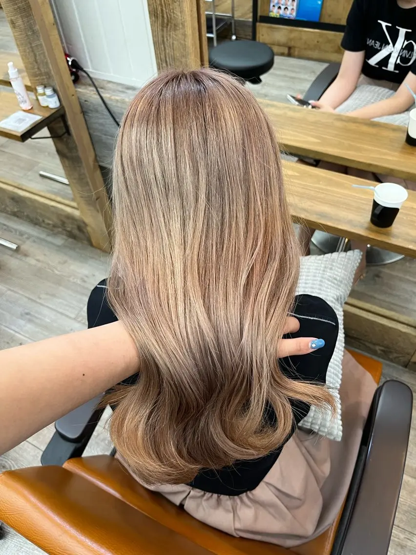 ロング カラー ベージュカラー ブリーチ ケアブリーチ ミルクティーベージュ ヘアカラー トリートメント 🦋レイヤー職人 猪瀬玲奈🦋のヘアスタイル