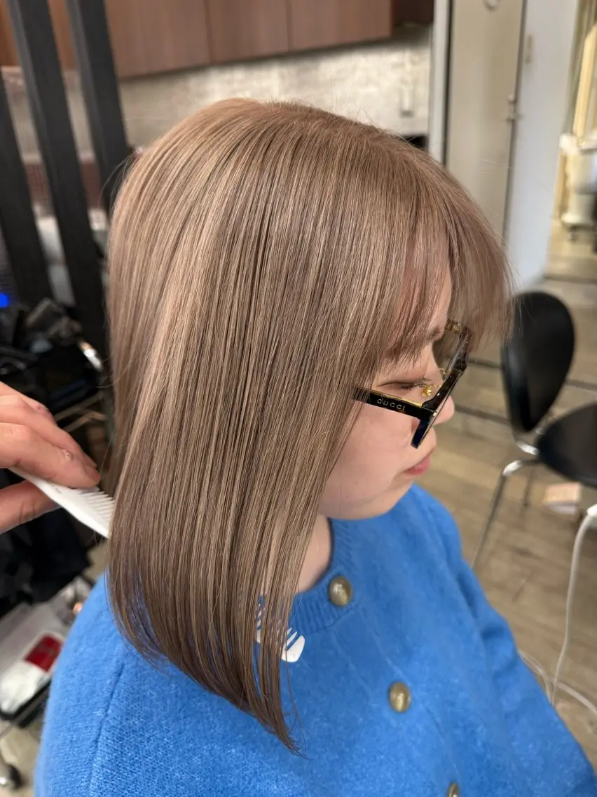ミディアム カラー ベージュカラー ダブルカラー ミルクティーベージュ カット ヘアカラー トリートメント 市川 博紀 店長のヘアスタイル