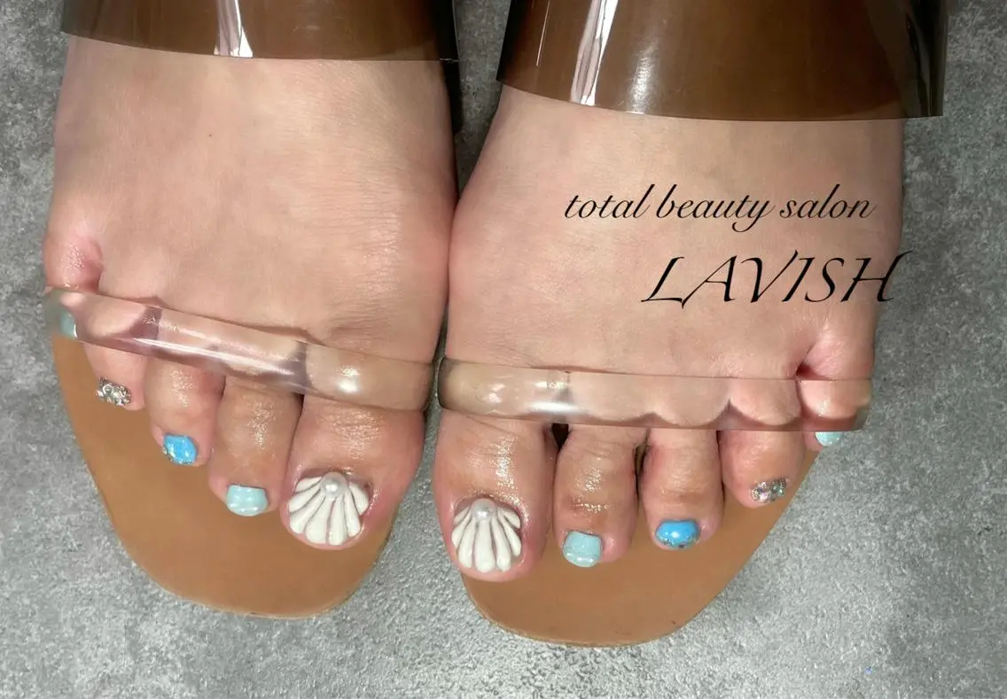 ネイル LAVISH 大和店 emi・:*+のネイルデザイン