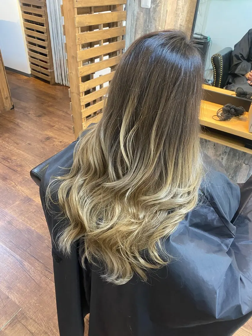 ロング カラー ブリーチ カット ヘアカラー トリートメント Luzir⭐︎ GEN⭐︎のヘアスタイル
