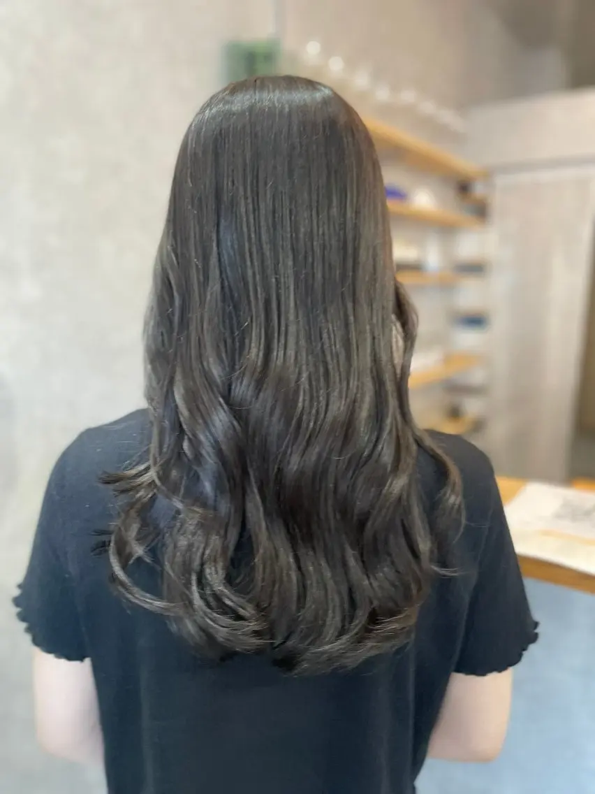 ロング カラー グレージュ オリーブグレージュ オリーブグレー BOTABIUM nanamiのヘアスタイル