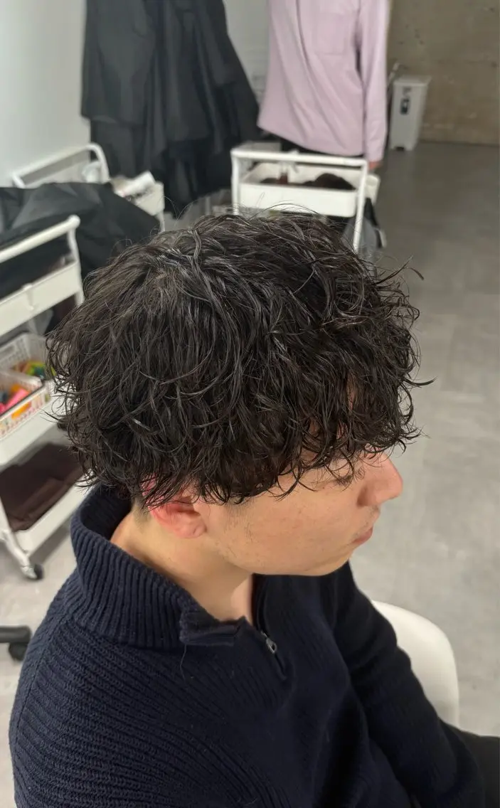 ショート パーマ メンズ メンズパーマ 波巻きパーマ スパイラルパーマ カット パーマ トリートメント door white hideのヘアスタイル