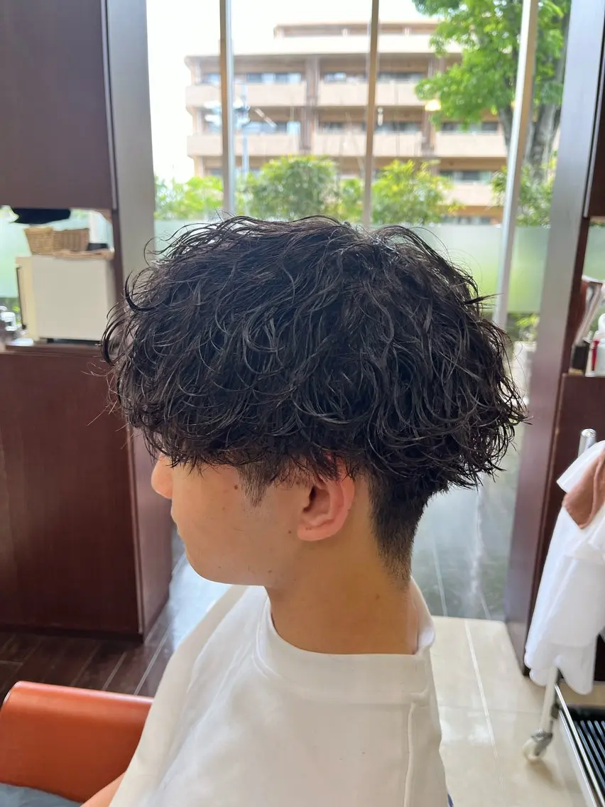 ショート パーマ メンズ マッシュ メンズパーマ 刈り上げ 波巻きパーマ スパイラルパーマ 🧊メンズ特化🧊 高木航希のヘアスタイル