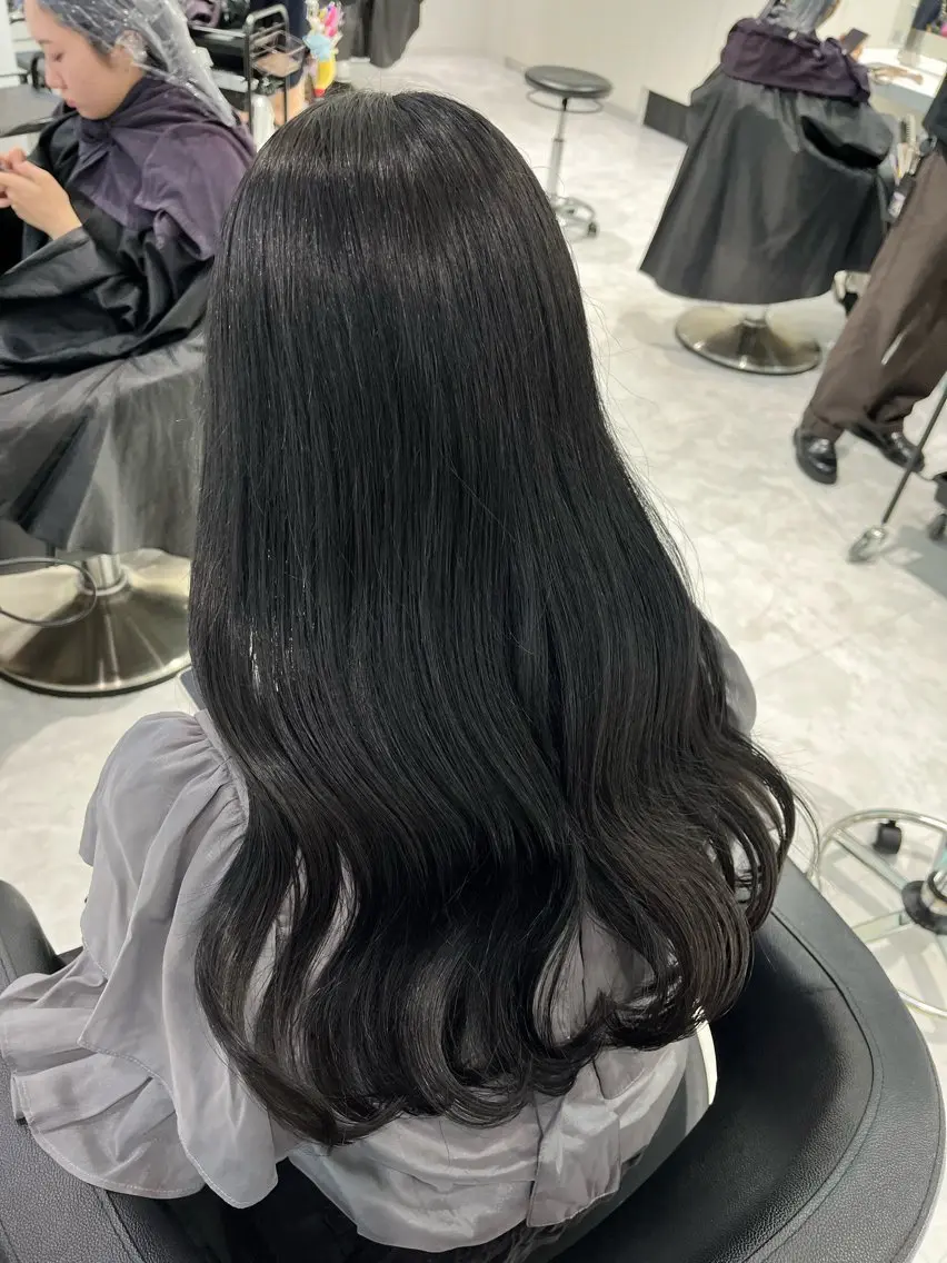 セミロング カラー 黒髪 ブルーカラー ブルーブラック 髪質改善 トリートメント ブリーチなし特化 美容師💖SAE💖のヘアスタイル