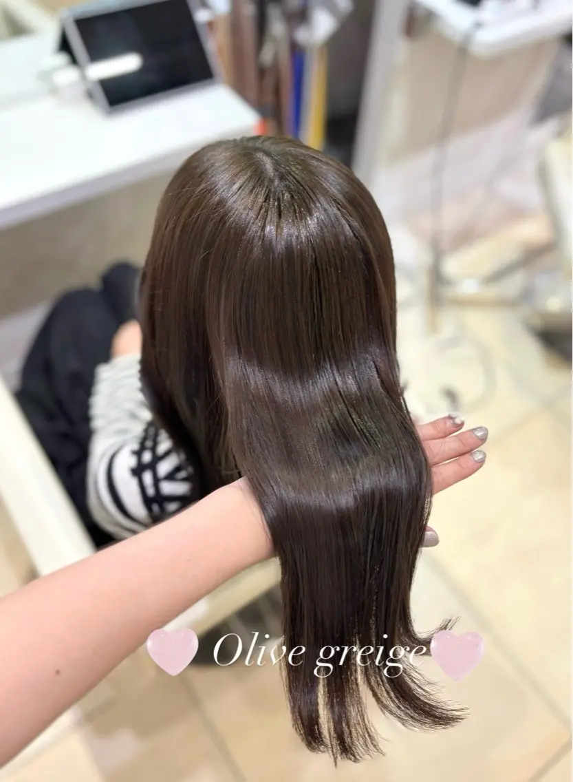 カラー ブリーチ グレージュ ブリーチなしカラー オリーブグレージュ オリーブグレー カットカラー/銀座 🎀𝐒𝐀𝐊𝐈のヘアスタイル