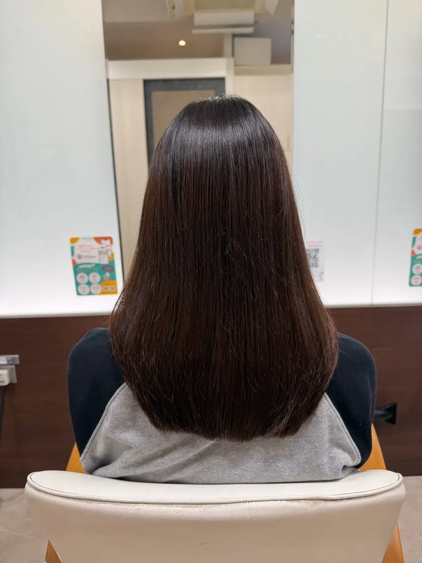 ロング moe 美髪矯正 さらさらストレートのヘアスタイル