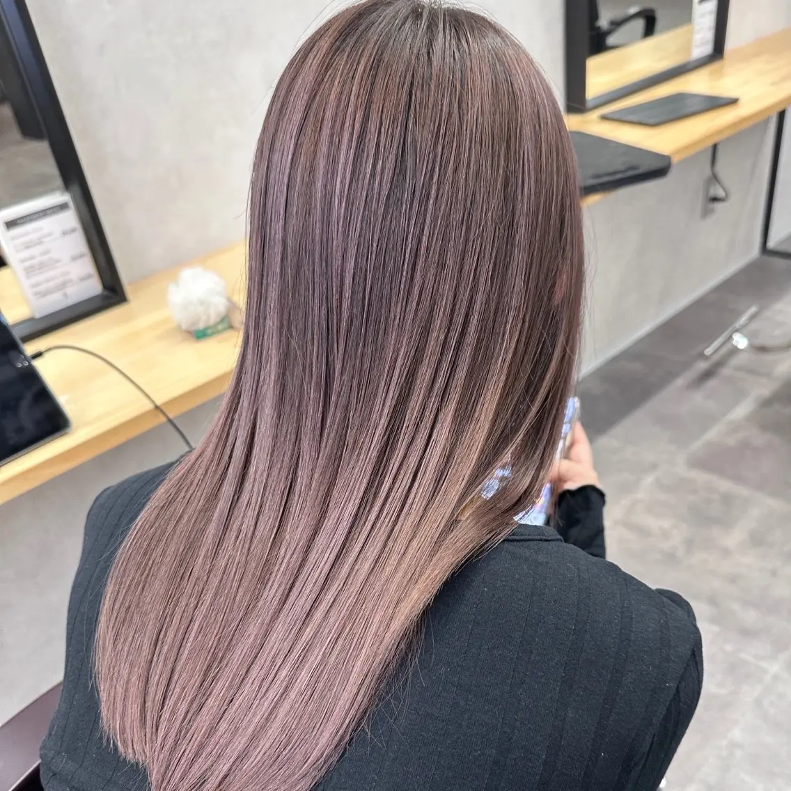セミロング ヘアカラー ハイトーン カラーのヘアスタイル