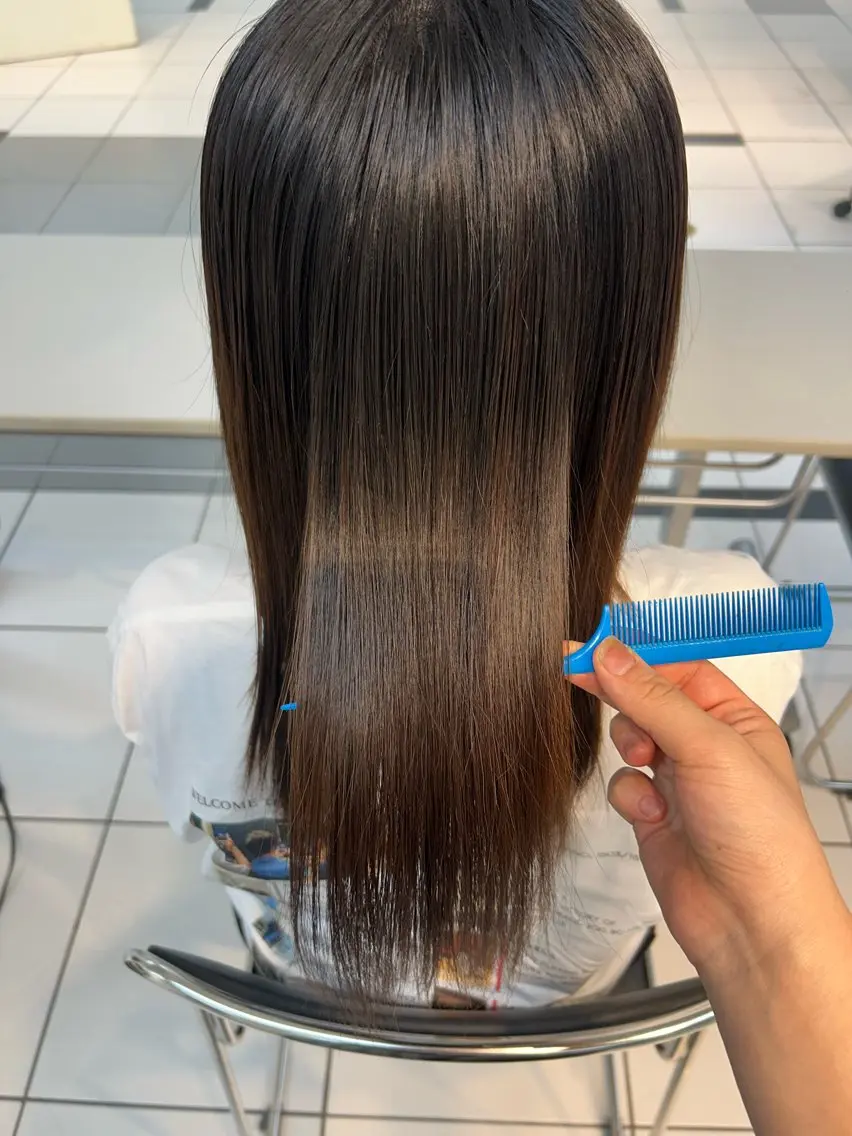 セミロング 縮毛矯正 未羽 カラーのヘアスタイル