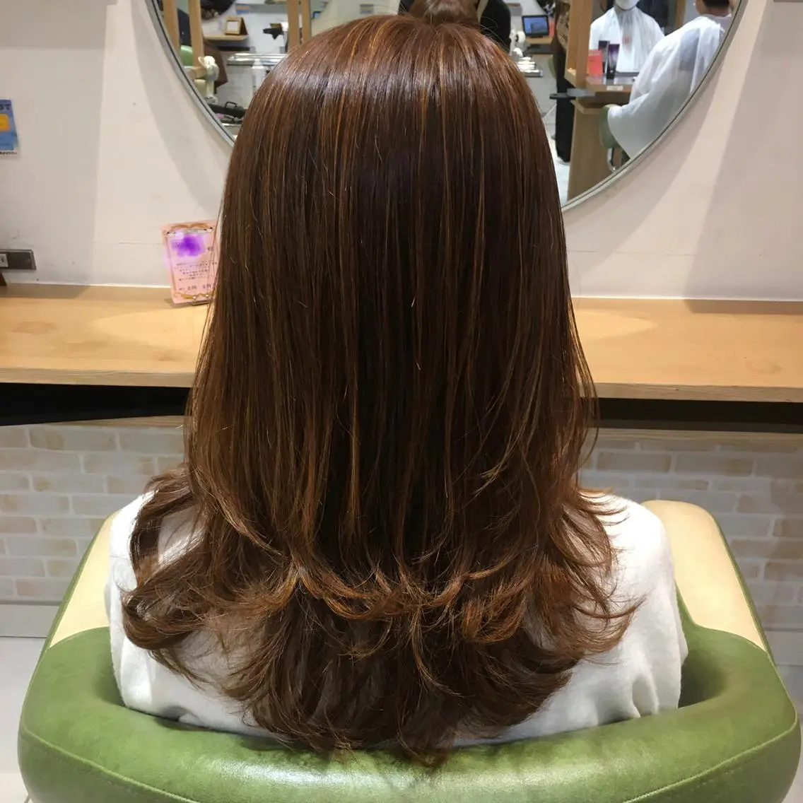 セミロング カラー ハイライトカラー ハイライト ハイライトカラー レイヤーカットのヘアスタイル