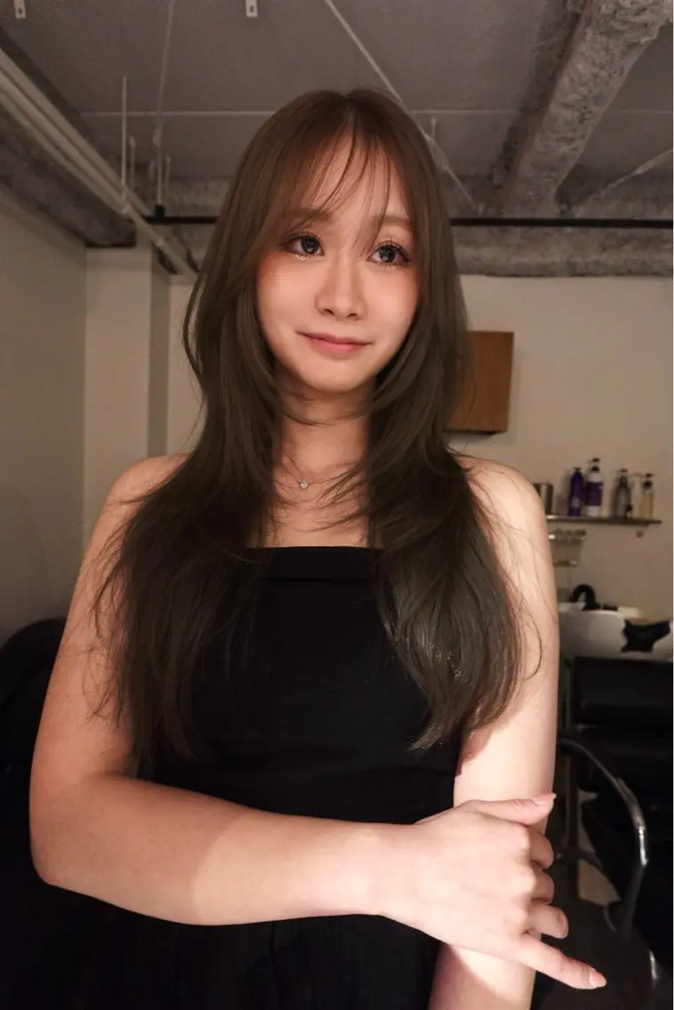 ロング カラー ベージュカラー オリーブベージュ レイヤーカット カット ヘアカラー Iwai sのヘアスタイル