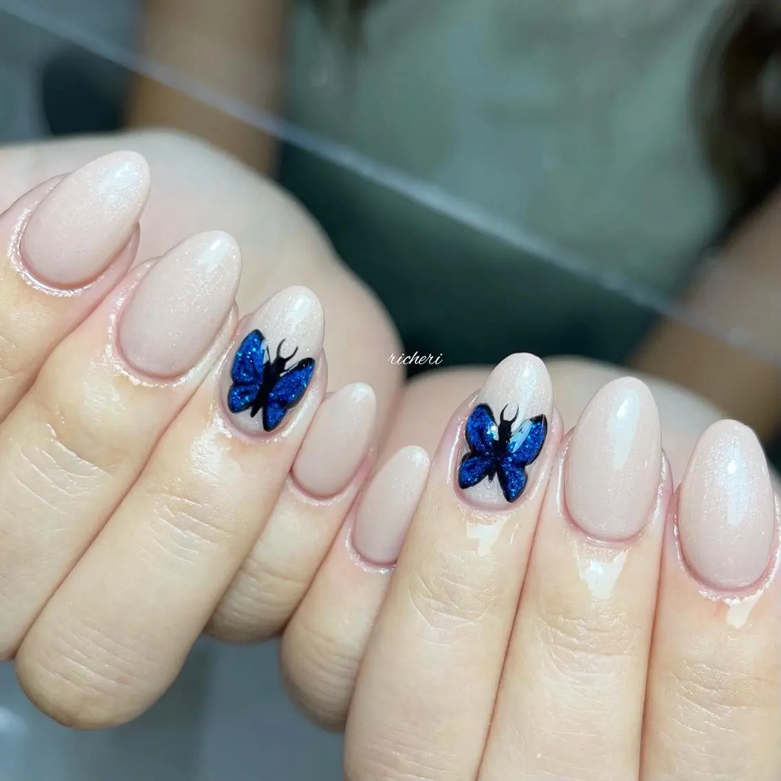 ミディアム ネイル 韓国風ヘア アートネイル ブルー フットネイル フレンチネイル richeri beautyのネイルデザイン