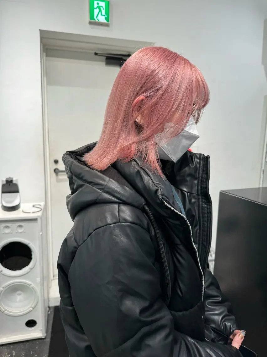 ミディアム カラー ヘアアレンジ ブリーチ ピンクカラー カット ヘアカラー トリートメント 艶ハイトーン/ヘア アレンジAYAKAのヘアスタイル