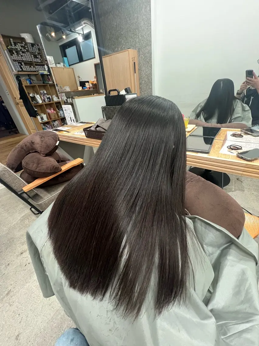ロング カット 縮毛矯正 髪質改善 カラーJILLのヘアスタイル
