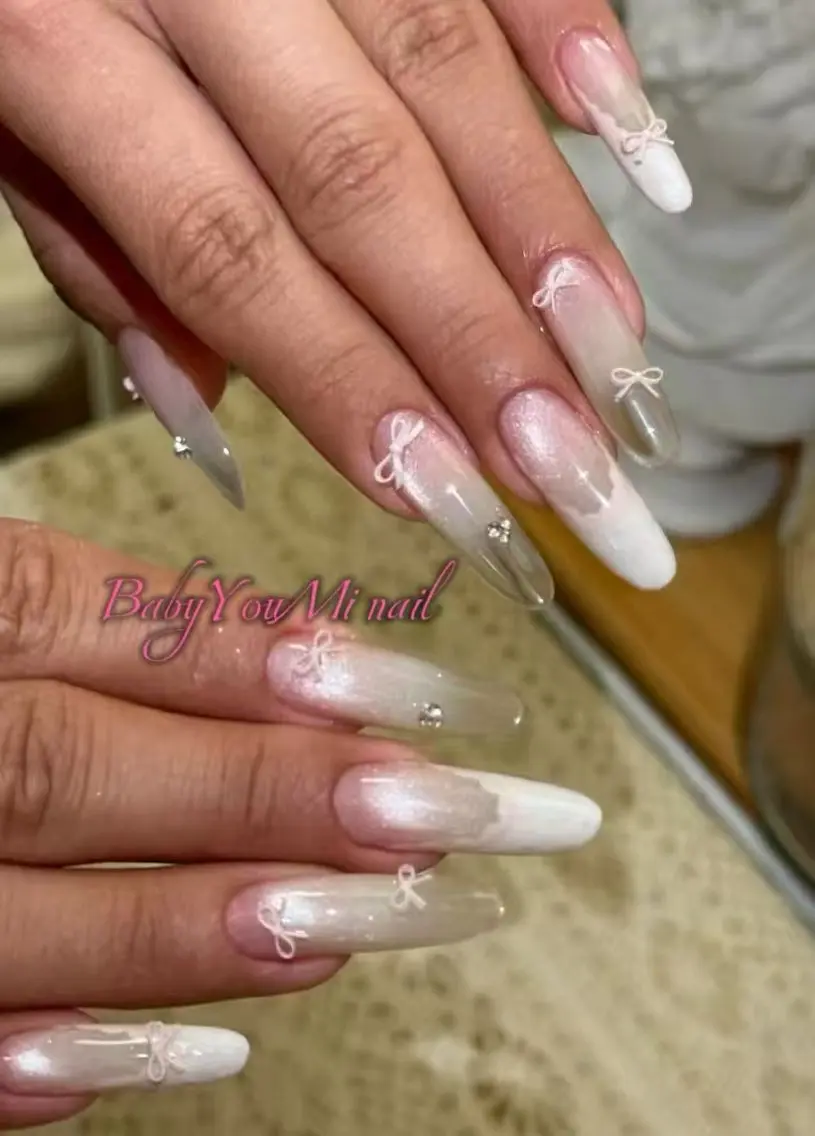 ネイル オーロラネイル フラワーネイル フットネイル フレンチネイル ジェルネイル ハンドネイル BabyYouMi nailのネイルデザイン
