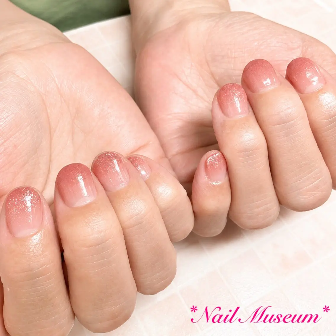 ネイル ブルー ジェルネイル グラデーション ラメ(グリッター) オフィスネイル ハンドネイル nailmuseum KAMATARIのネイルデザイン