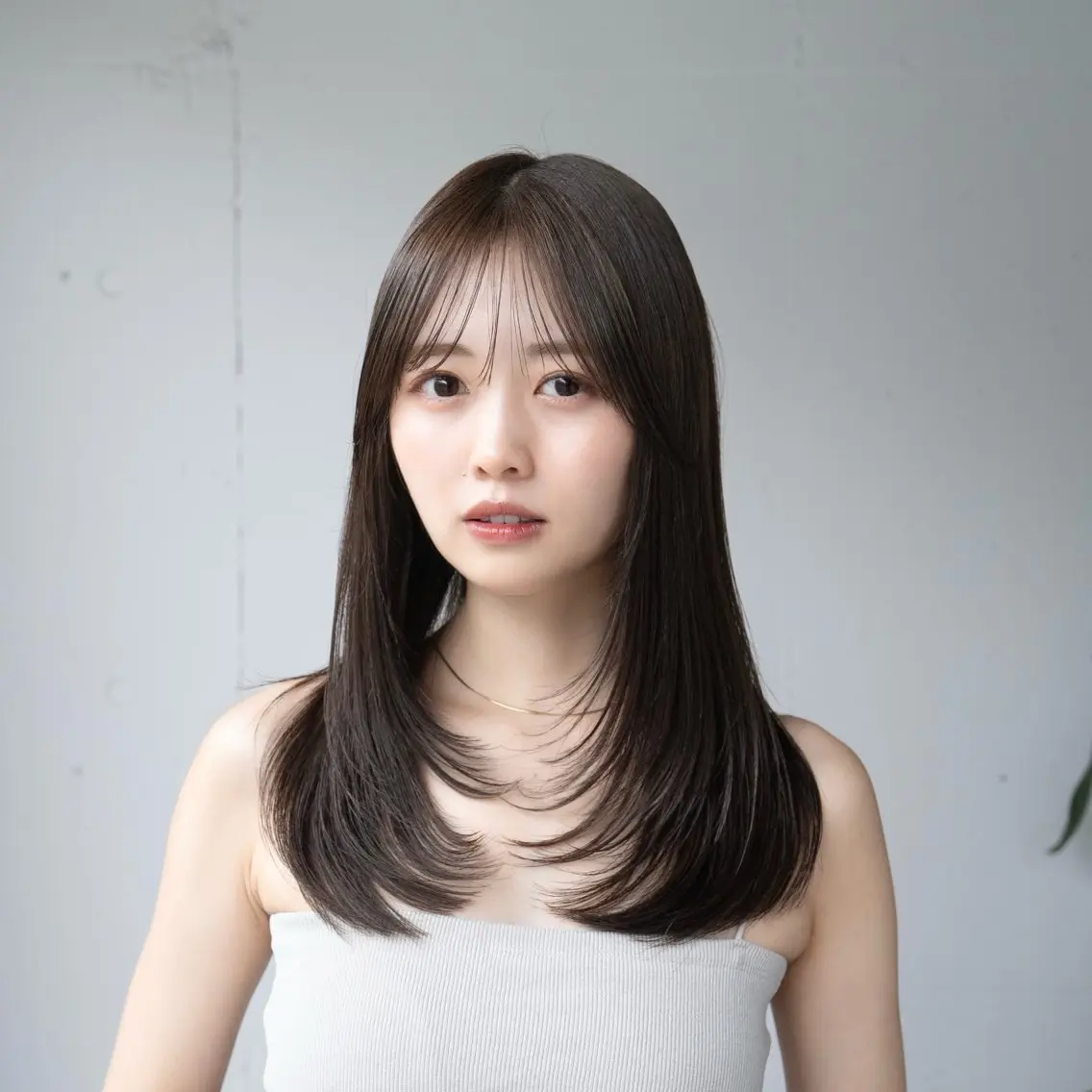 セミロング 顔周りカット レイヤーカット トリートメント まとまるレイヤー カット/透明感カラーのヘアスタイル