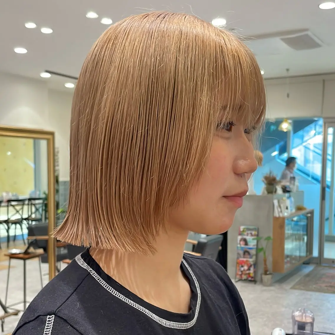 ミディアム カラー 矯正パーマ、ベージュ ボブカット🫧のヘアスタイル