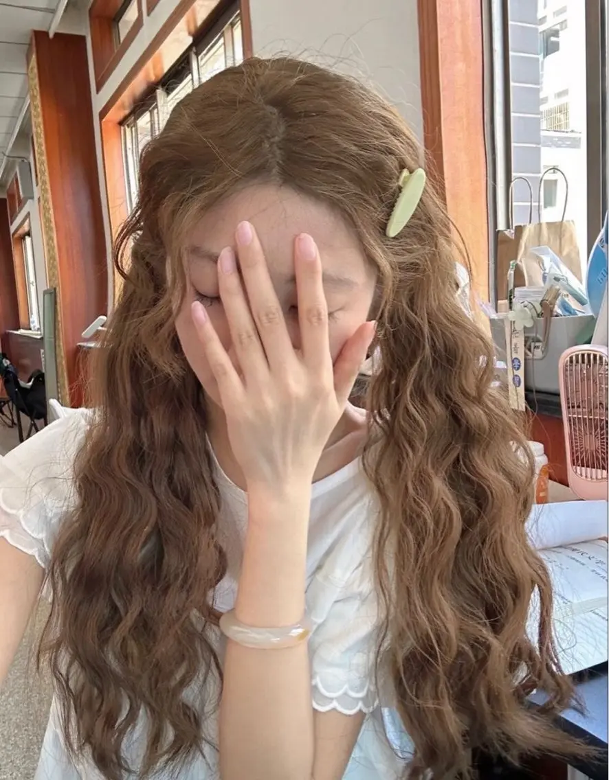 ロング ヘアカラー ヘアセット 艶髪ハイトーンカラー 渋谷🎀ririkaのヘアスタイル