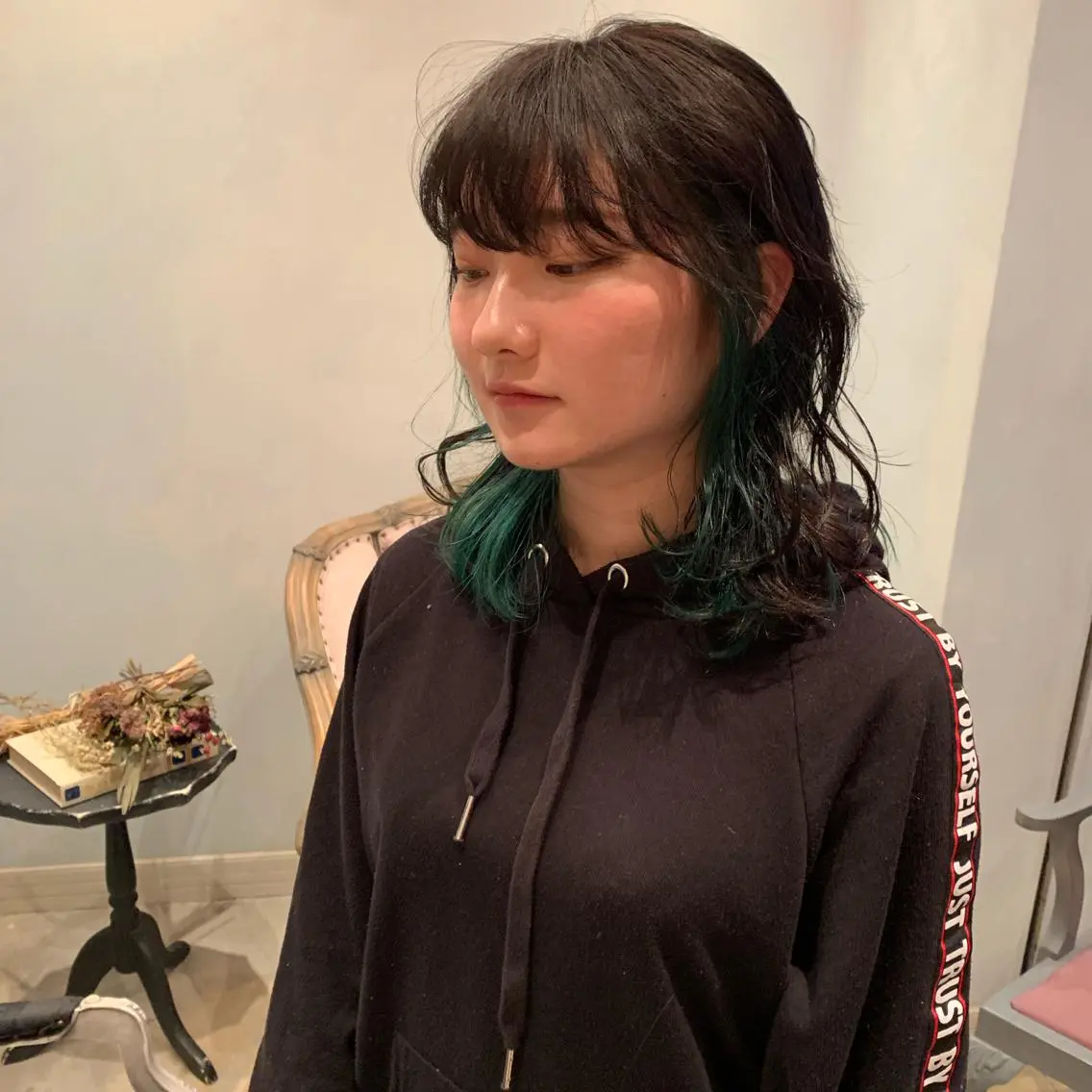 セミロング カラー SAKINO ベージュカラーのヘアスタイル