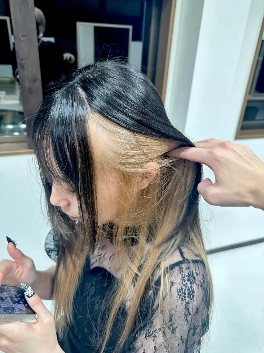 ミディアム カラー ヘアアレンジ ブリーチ ブロンド ハイトーンカラー インナーカラー 境町/透明感カラー/ レイヤー/中茎涼太のヘアスタイル