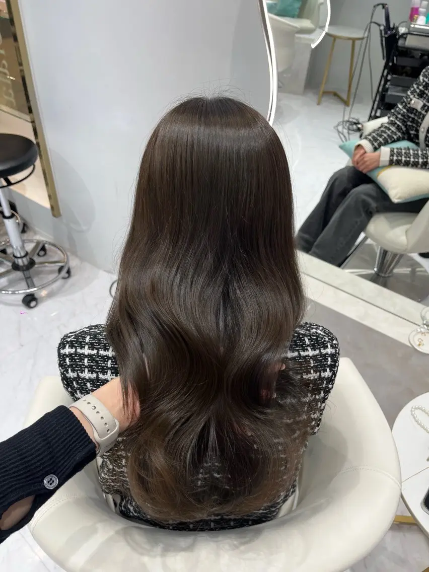 ロング カラー グレージュ オリーブグレージュ オリーブグレー 𝑹𝒊𝒉𝒐🎀 名駅/大人韓国ヘアのヘアスタイル