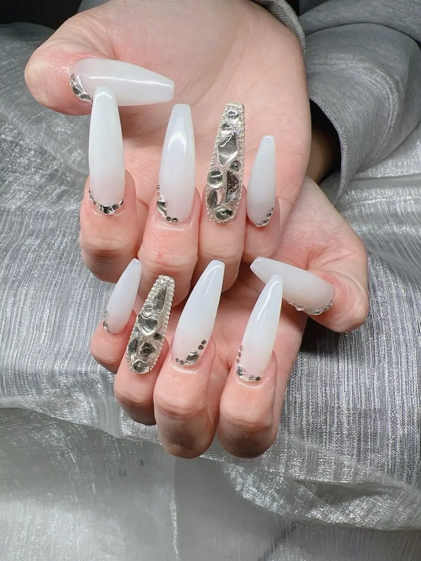 ネイル 長さ出し グラデーション 卒業式 キラキラネイル マグネットネイル Lee Nailsのネイルデザイン