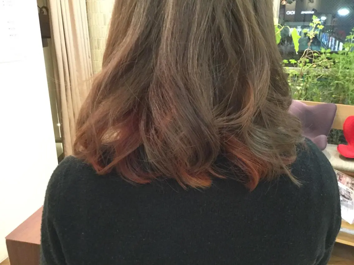 ミディアム カラー パーマ アッシュ ブリーチ レッドカラー 加納 慎太郎のヘアスタイル