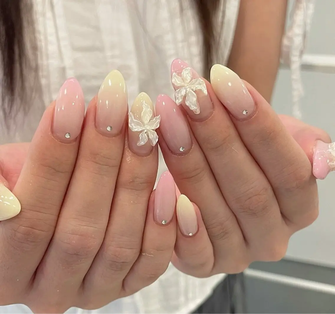 ネイル アートネイル フレンチネイル ジェルネイル キラキラネイル ニュアンスネイル ハンドネイル Ryu Nail NekoChanのネイルデザイン