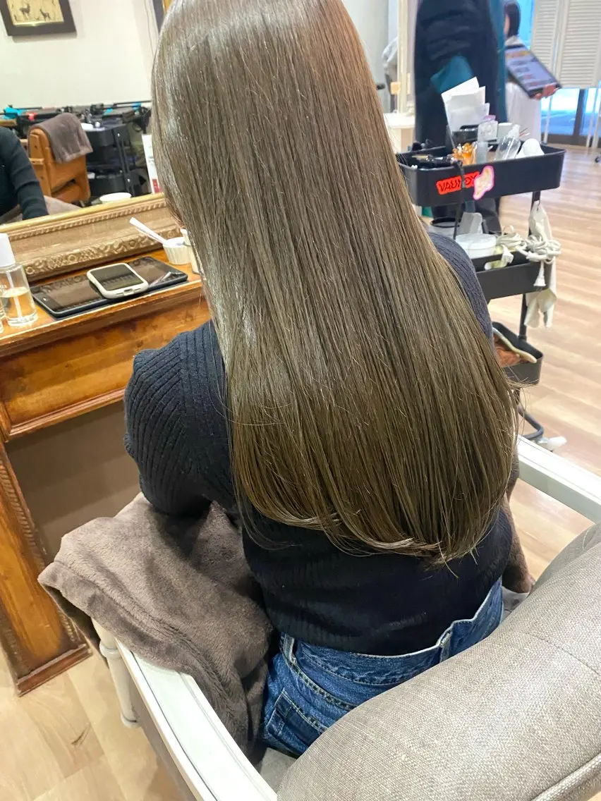 ロング カラー パーマ ヘアアレンジ ベージュカラー オリーブベージュ 東田 恋のヘアスタイル