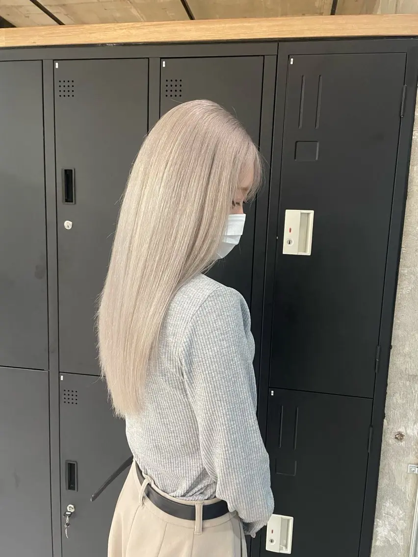 ロング ヘアカラー 🦋MAHO🦋 デザインカラーのヘアスタイル