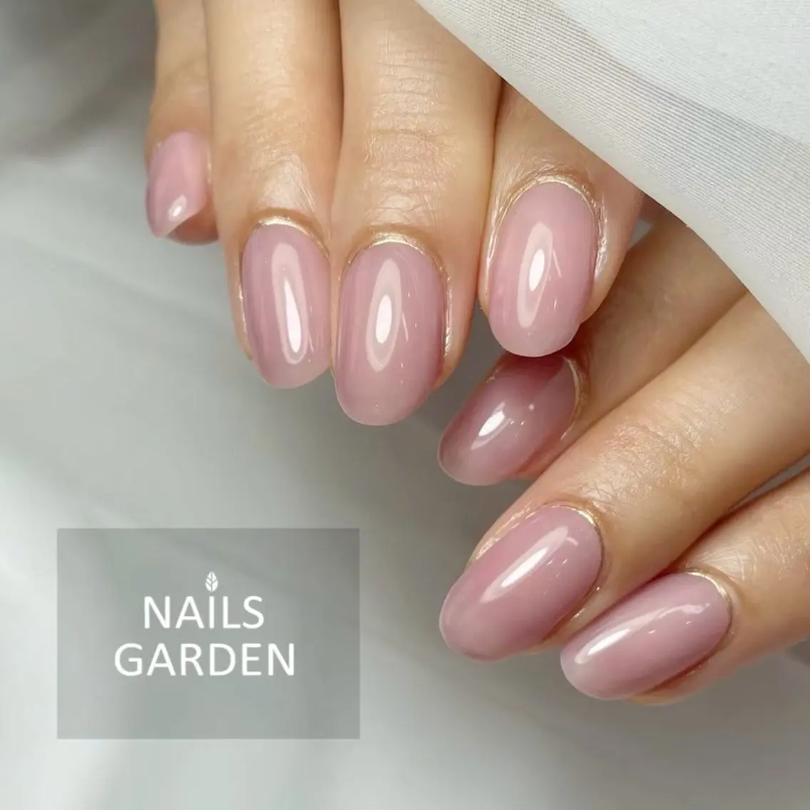 ネイル ミラーネイル ネイルズ ガーデン🌿のネイルデザイン