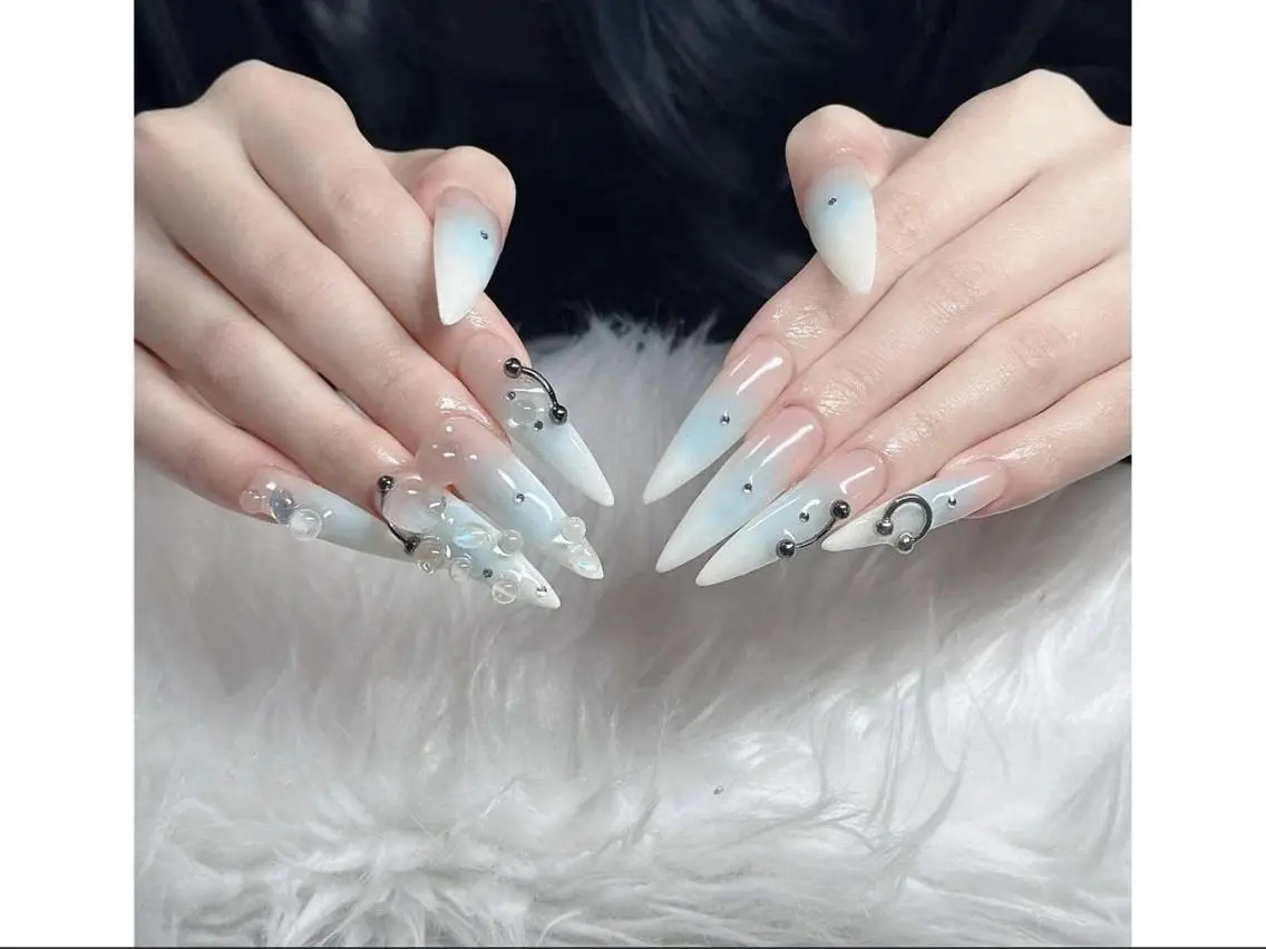 ネイル 韓国ネイル マグネットネイル 持ち込み ニュアンスネイル シンプルネイル ハンドネイル Huyn Nail Shinjyukuのネイルデザイン