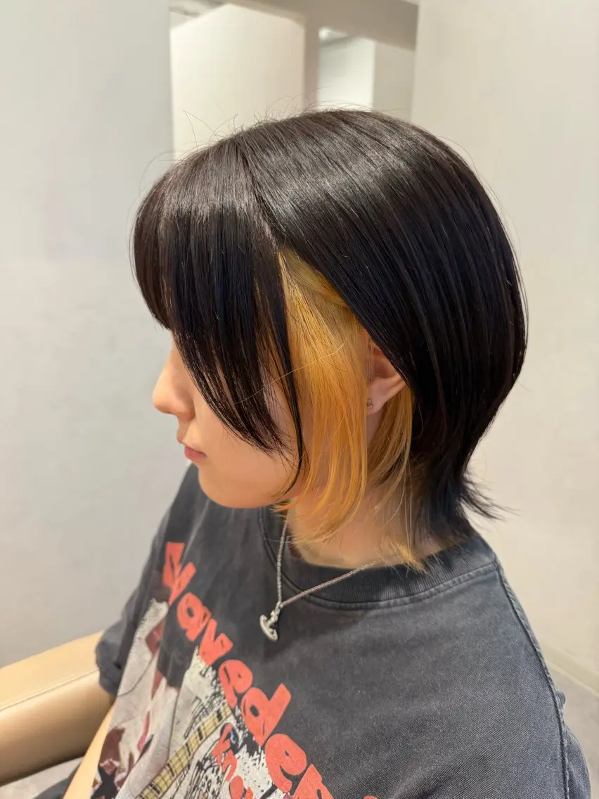 ショート カラー ブリーチ 抜きっぱなしブロンド イヤリングカラー 🍇おぐら めぐみ🍇のヘアスタイル