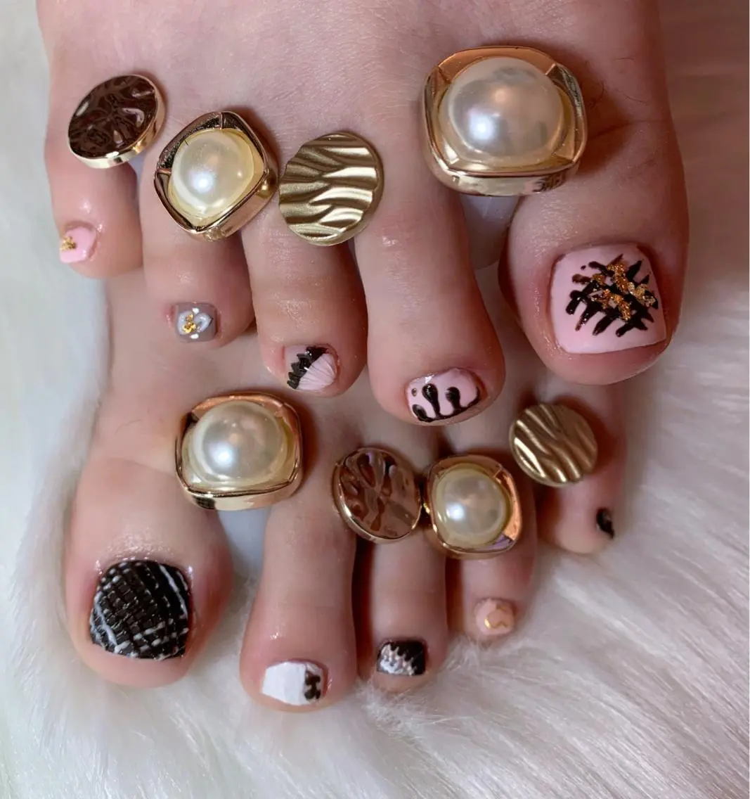 ネイル アニマル柄 アートネイル フットネイル ニュアンスネイル ピーコックネイル x.1.0.nail ♡Cのネイルデザイン