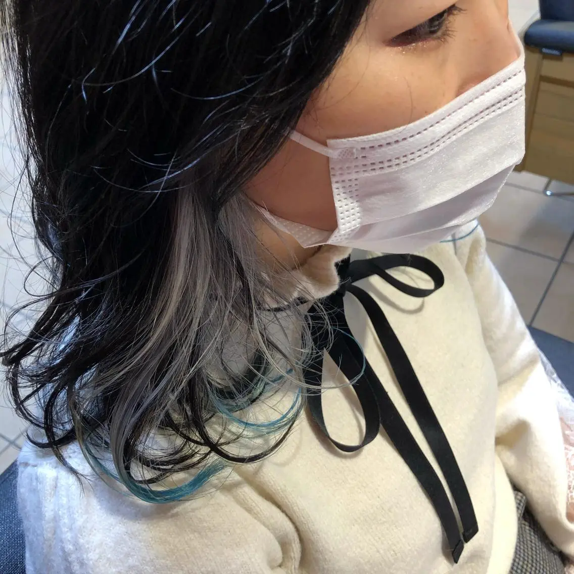 ミディアム カラー ブリーチ ブルーカラー イヤリングカラー グラデーションカラー シルバー AMANE🌼 ハヤシサオリのヘアスタイル