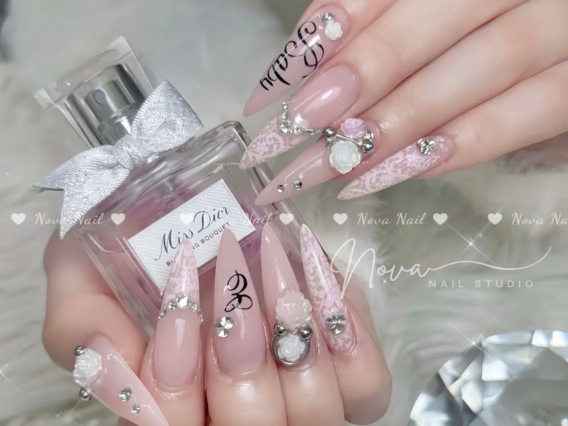 ネイル ハンドネイル Kitty Nail Novaのネイルデザイン
