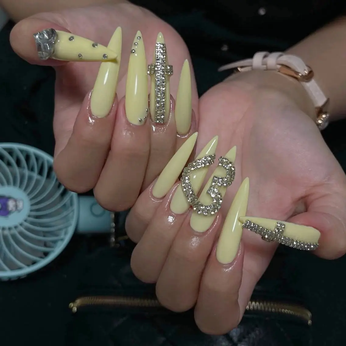 ネイル オーロラネイル クリアネイル 成人式 フラッシュネイル ジェルネイル ハンドネイル Amee Nail Salonのネイルデザイン