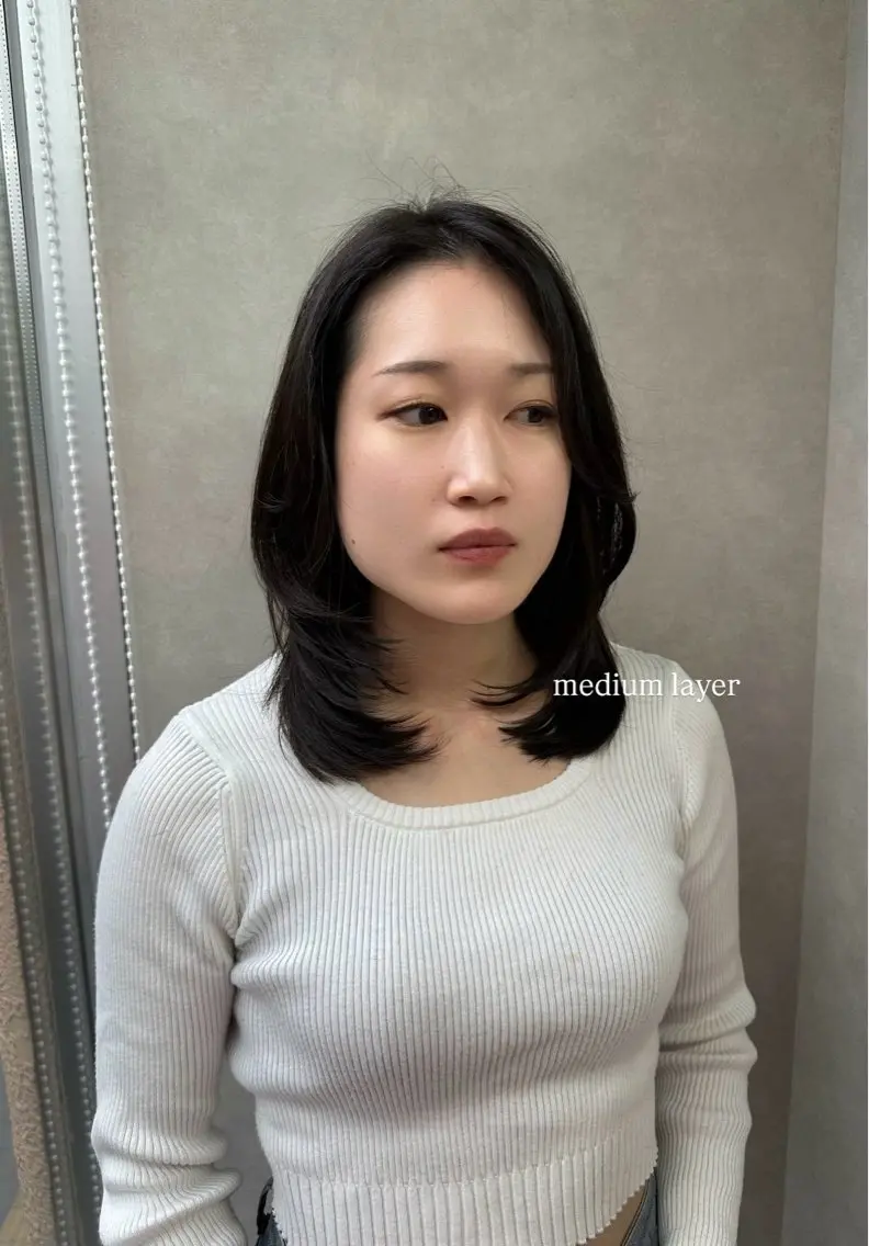 ミディアム カラー ミディアムレイヤー くびれヘア レイヤーカット 小顔カット カット ヘアカラー トリートメント 🇰🇷韓国スタイル レイヤー/ayanaのヘアスタイル