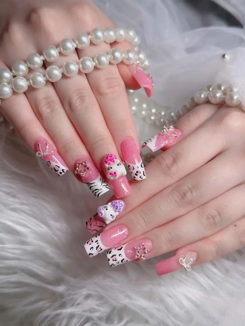 ネイル チークネイル フレンチネイル キラキラネイル 韓国ネイル マグネットネイル ハンドネイル Buruberii hbaby nailのネイルデザイン
