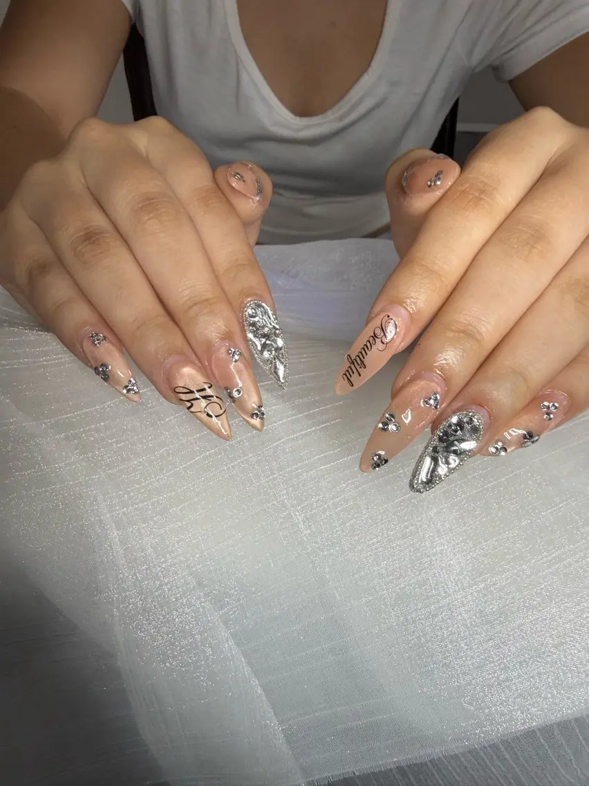 ネイル キラキラネイル Nailroom Hのネイルデザイン