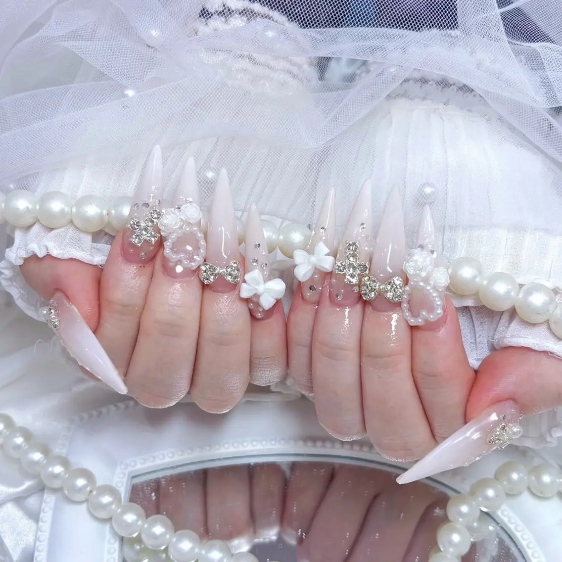 ネイル フレンチネイル グラデーション 韓国ネイル マグネットネイル ミラーネイル ハンドネイル YURI NAILのネイルデザイン