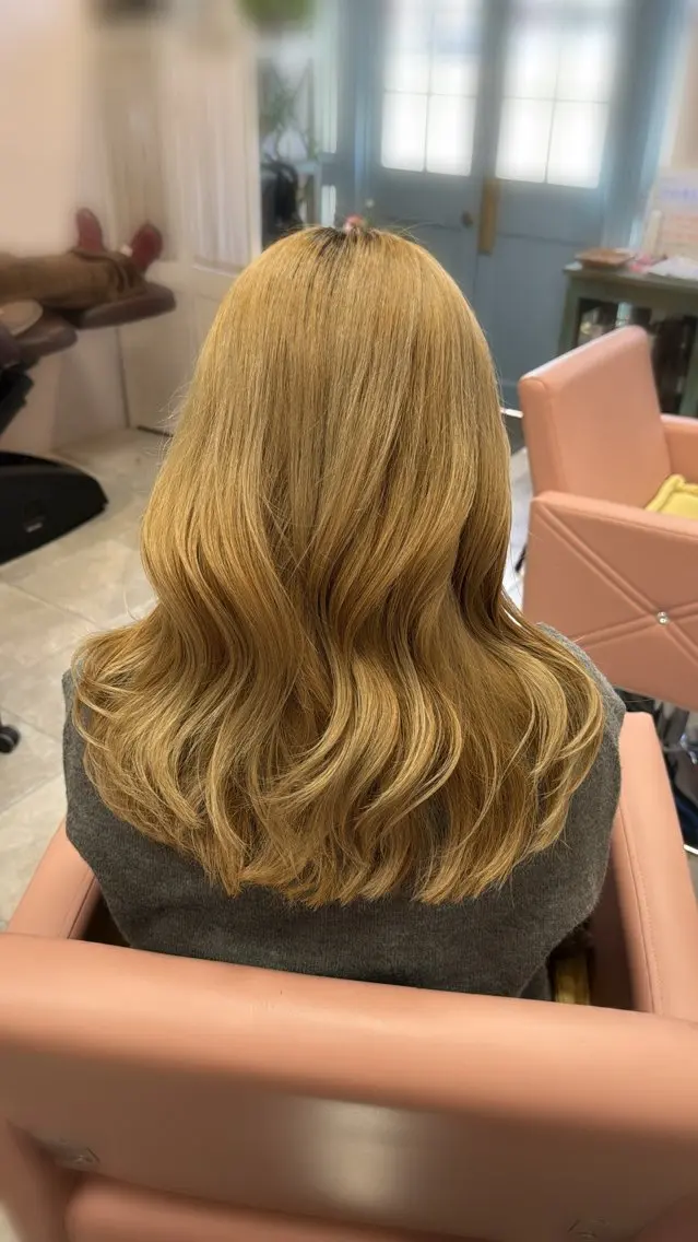 ロング くびれヘア 顔周りカット レイヤーカット カット トリートメント Sakura .のヘアスタイル