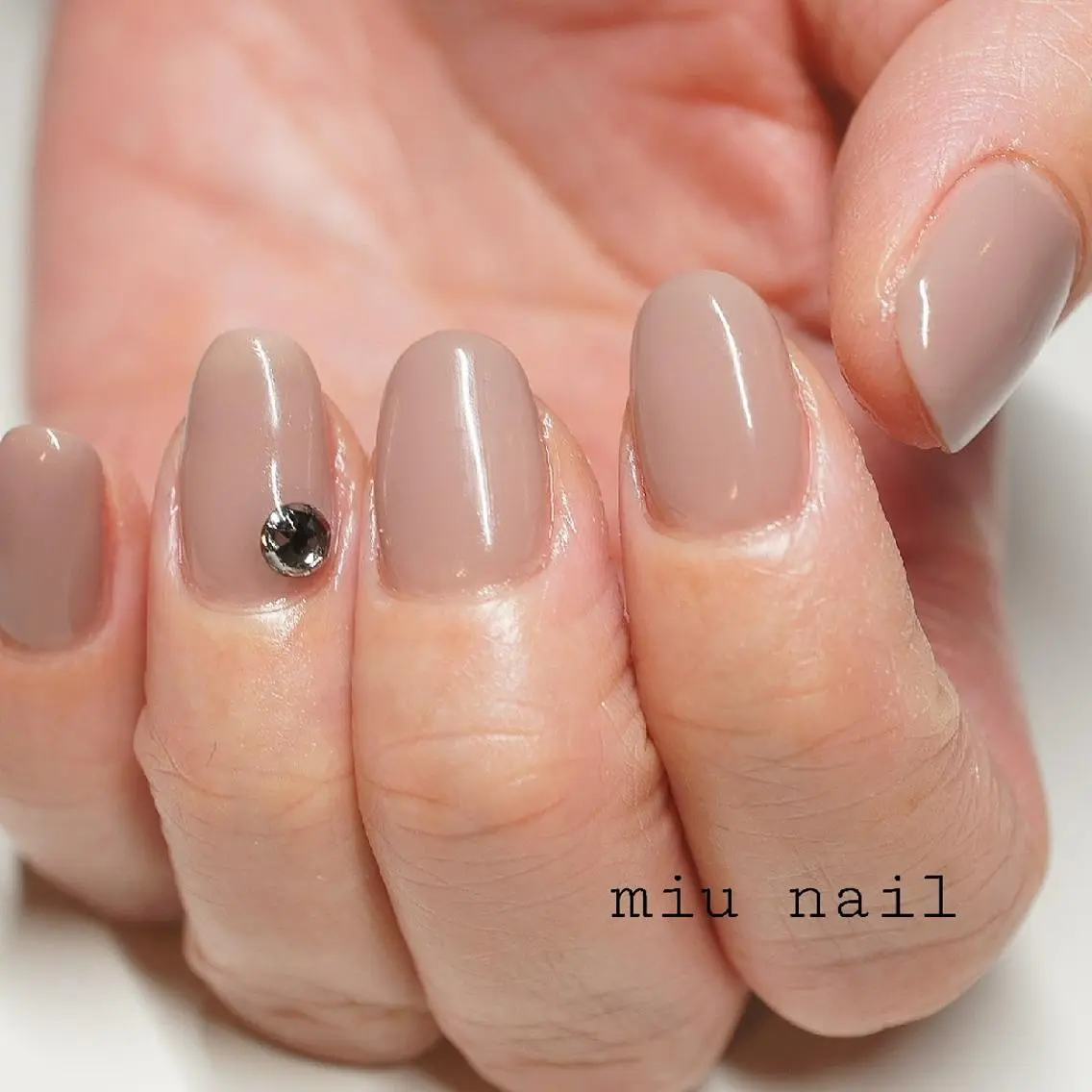 ネイル ワンカラーネイル ストーンネイル MIU nailのネイルデザイン