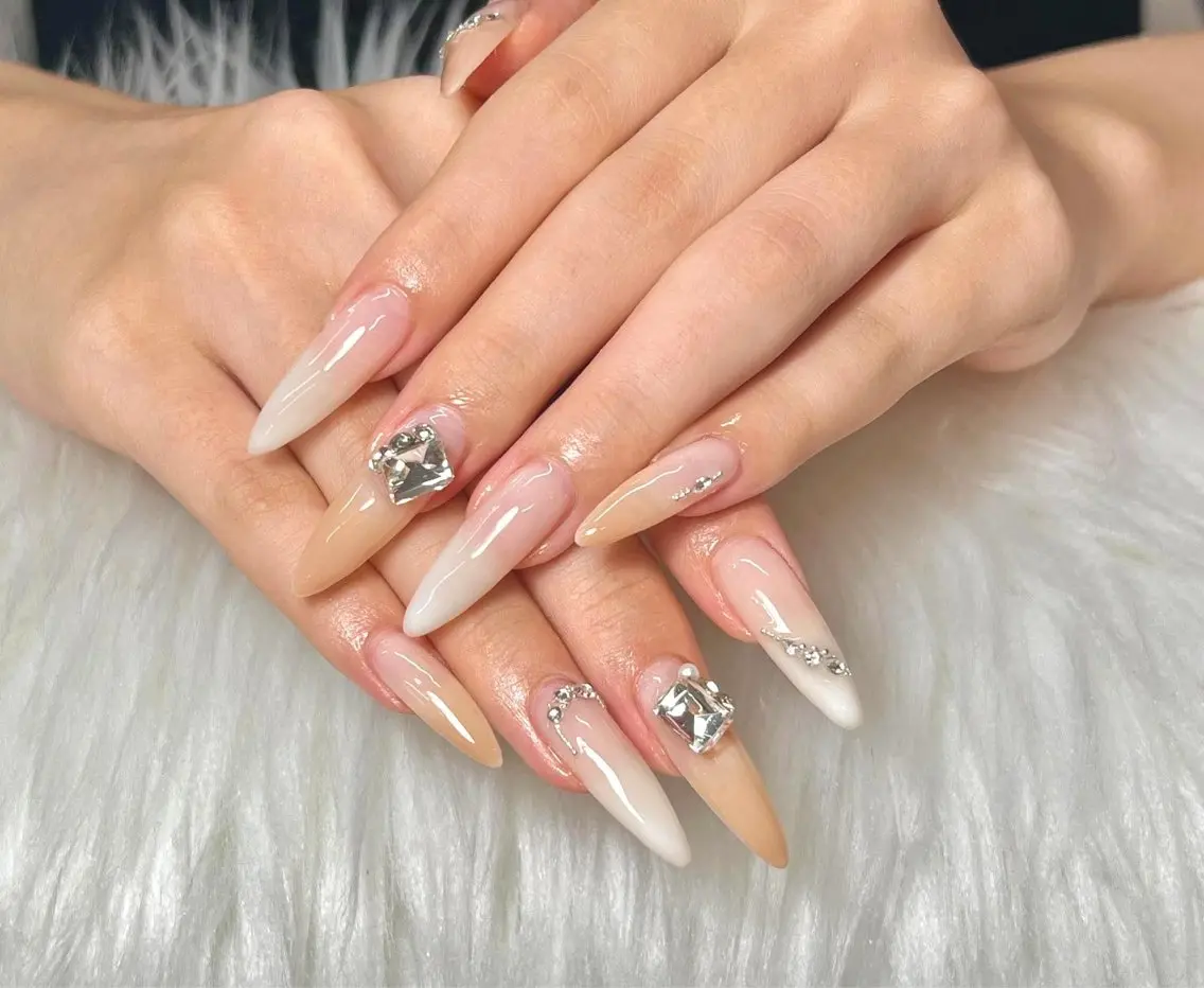 ネイル AURA NAIL 上前津のネイルデザイン