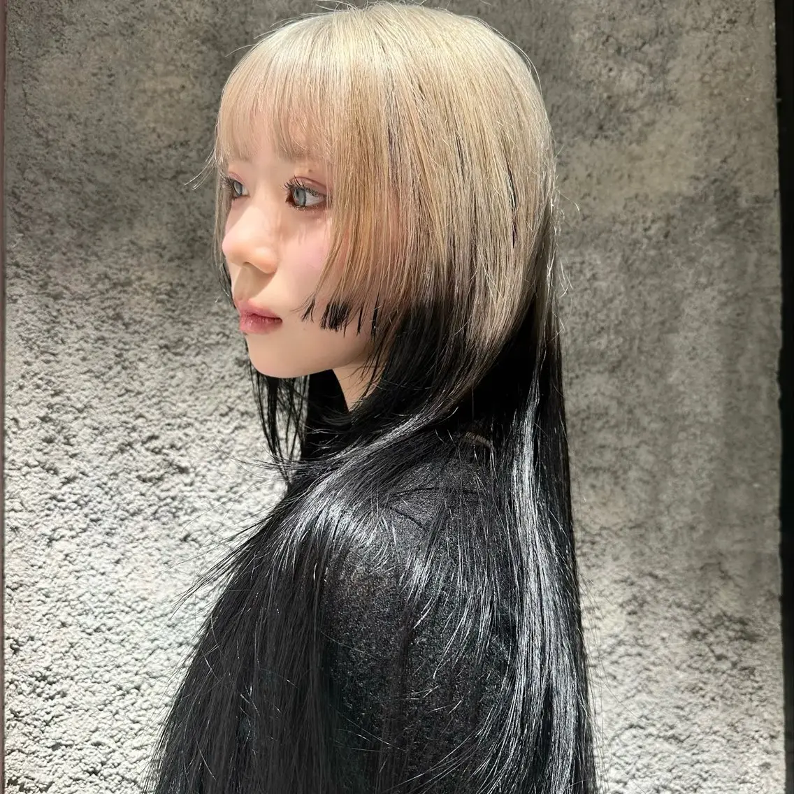ロング カラー 黒髪 グレージュ 姫カット ﾌﾞﾚｲｽﾞ˚✧₊⁎ ﾚｲﾔｰToriのヘアスタイル